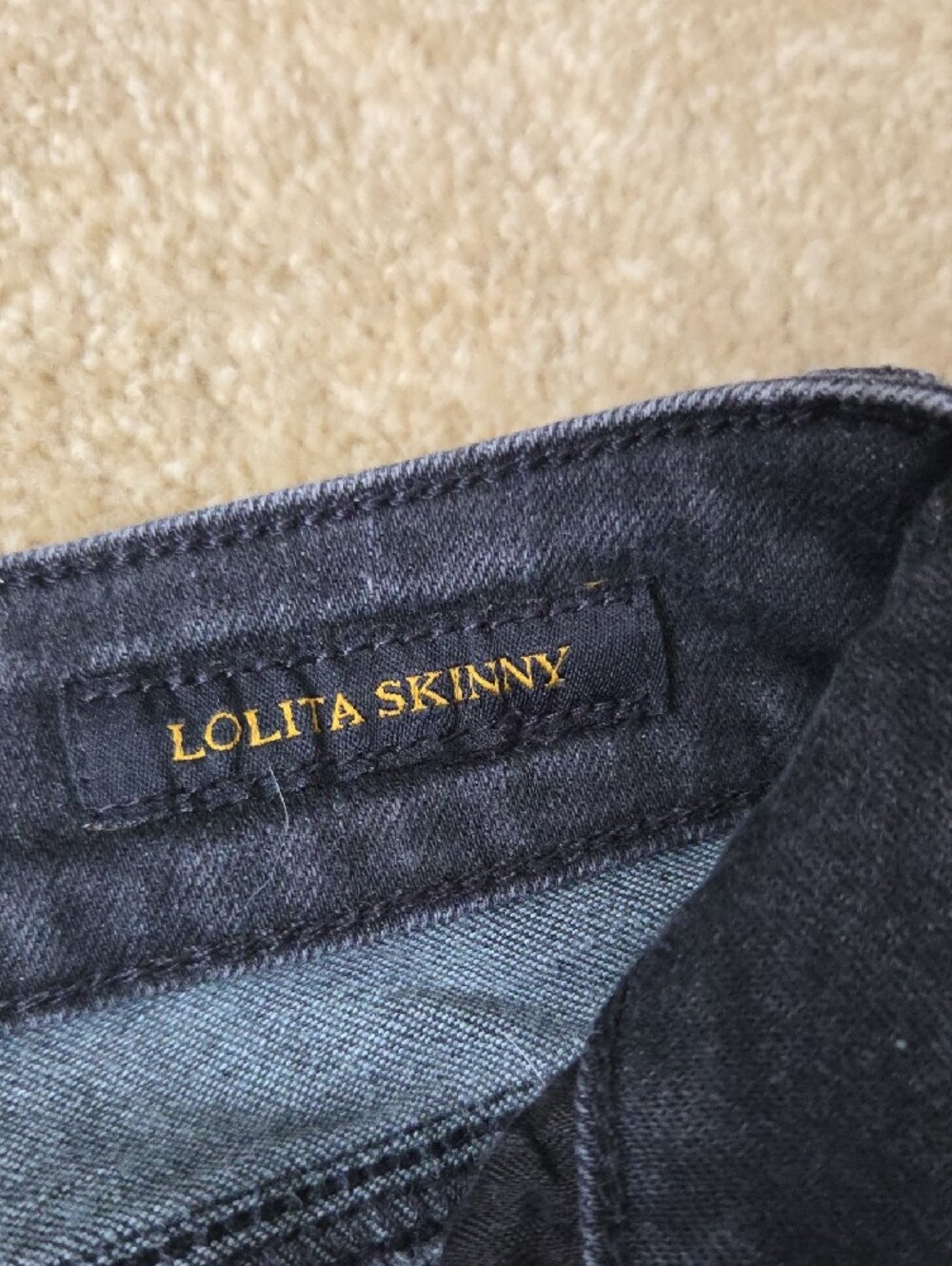 Lucky Brand Women's Black Straight Leg Jeans with Knee Rips - Picture 5 of 9